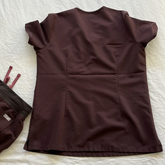 FIGS Espresso (SET) ☕️ Catarina scrub top S // Zamora scrub bottom XS - Picture 7 of 8